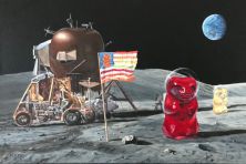 Gummibärchen auf Mond, 40x60cm.jpg